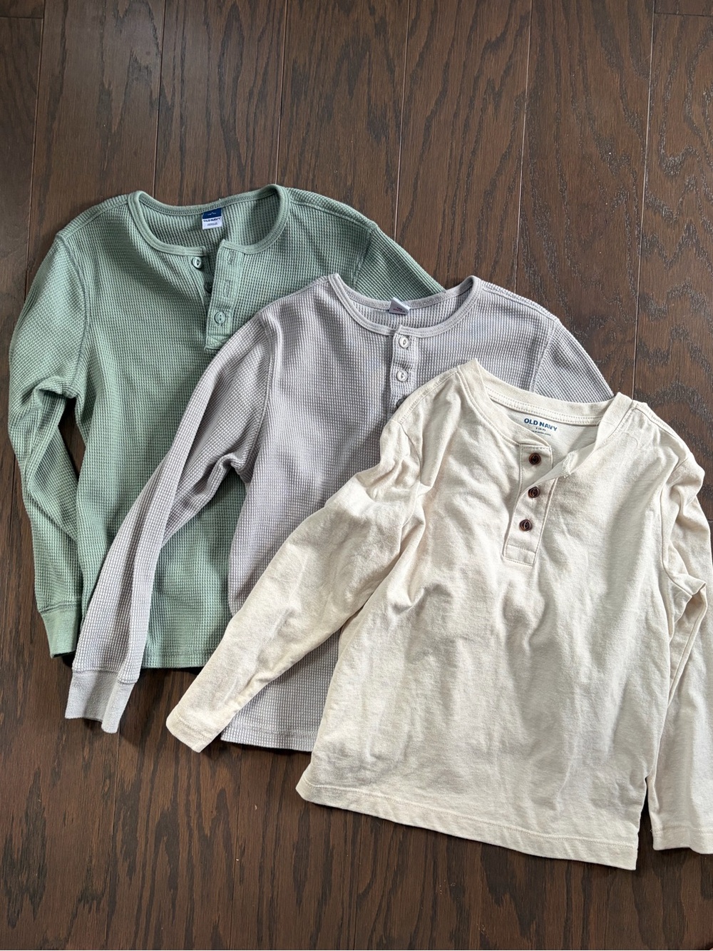 Bundle of Old Navy Kids Long-Sleeve Henleys in Cream, Light & Sage, size S (6-7)